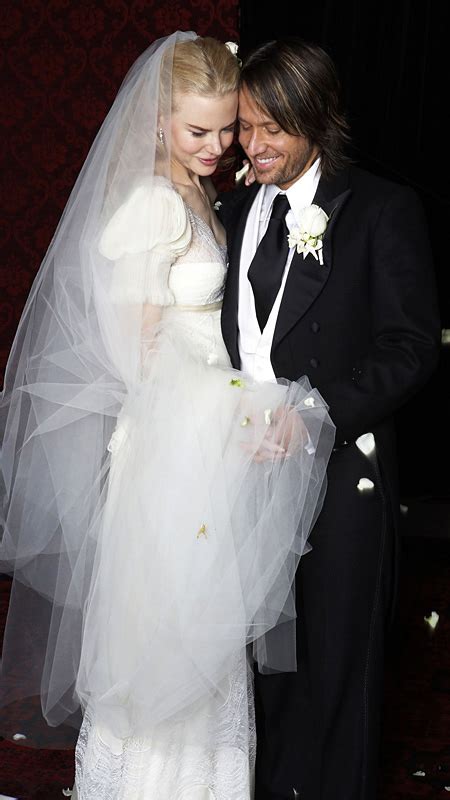 nicole kidman wedding dress balenciaga.